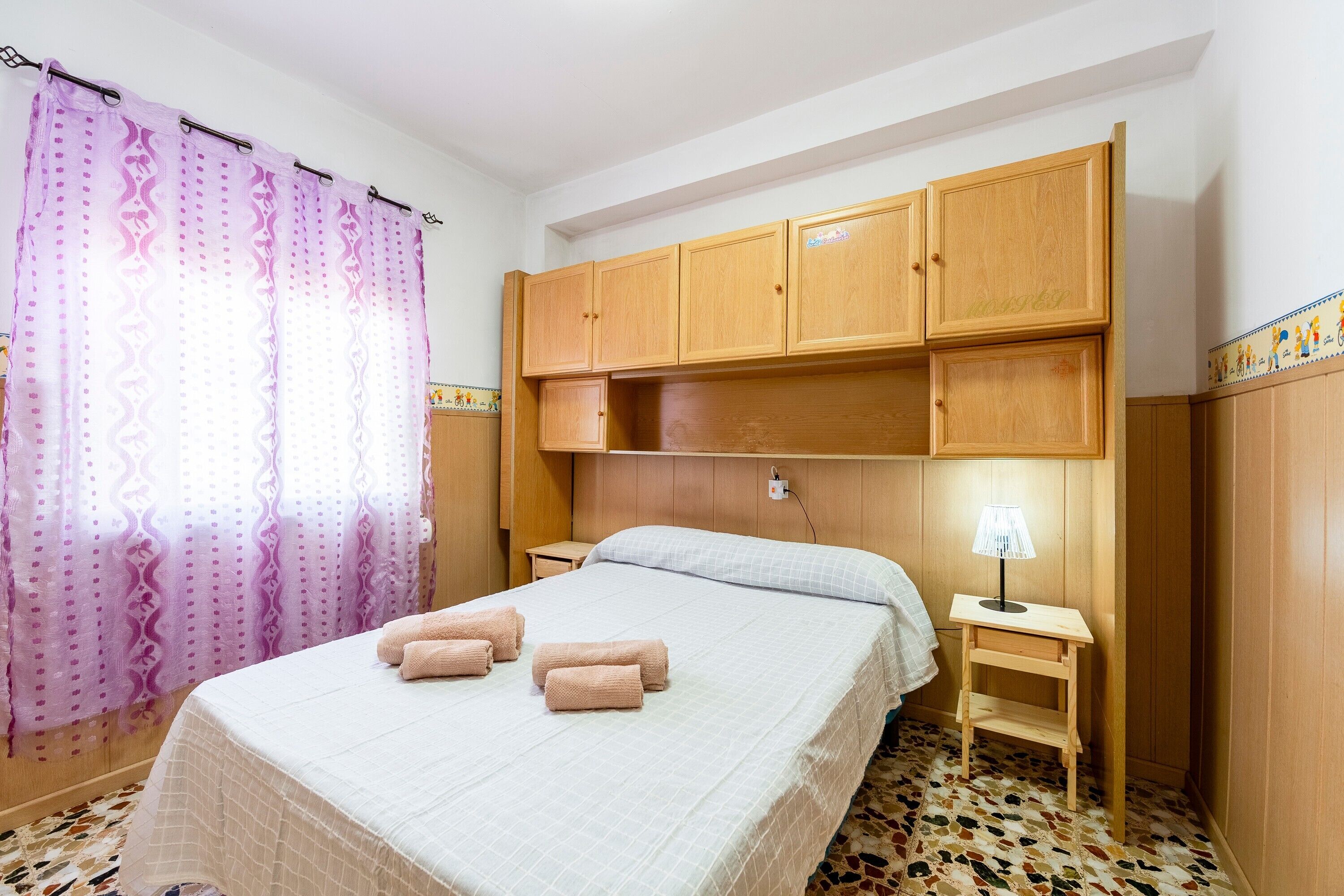 3 slaapkamers, een strijkplank/strijkijzer, wifi, beddengoed