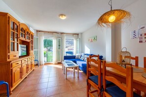 Living area - Holiday Home 'Mirador De Popa' with Mountain View, Private Terrace and Air Conditioning (Carboneras)