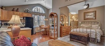 Charming In-Law Apt with independant entrance in Guilford