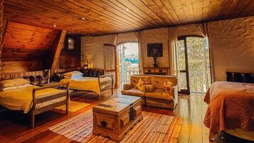 Quarto família | Cofres nos quartos, Wi-Fi de cortesia