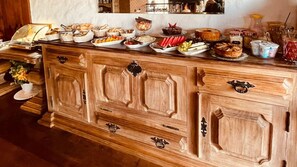 Free daily buffet breakfast