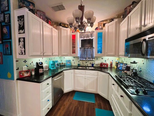 FALL in LOVE with REEL ROMANTIC FEBRUARY GETAWAYS! CLASSIC MOVIE & MUSIC THEMED!