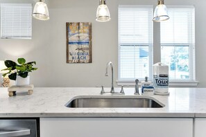 シャワー、ヘアドライヤー、タオル、石鹸