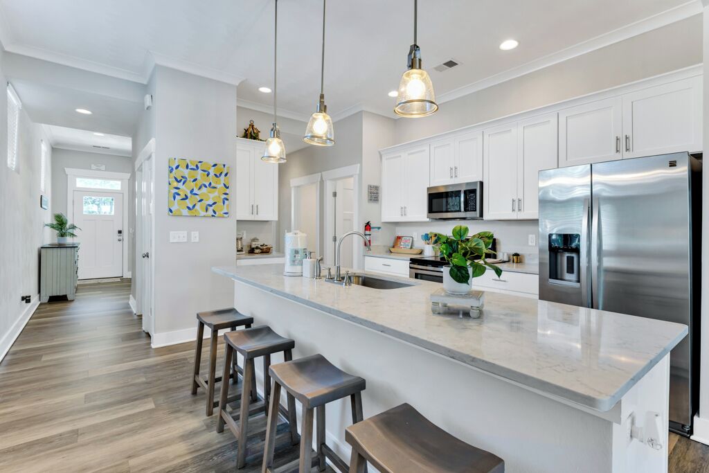 Kjøleskap, mikrobølgeovn, ovn og kokeplater