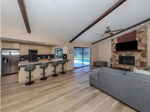 TV, fireplace