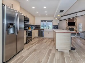 Mikrowelle, Ofen, Herdplatte, Geschirrspüler