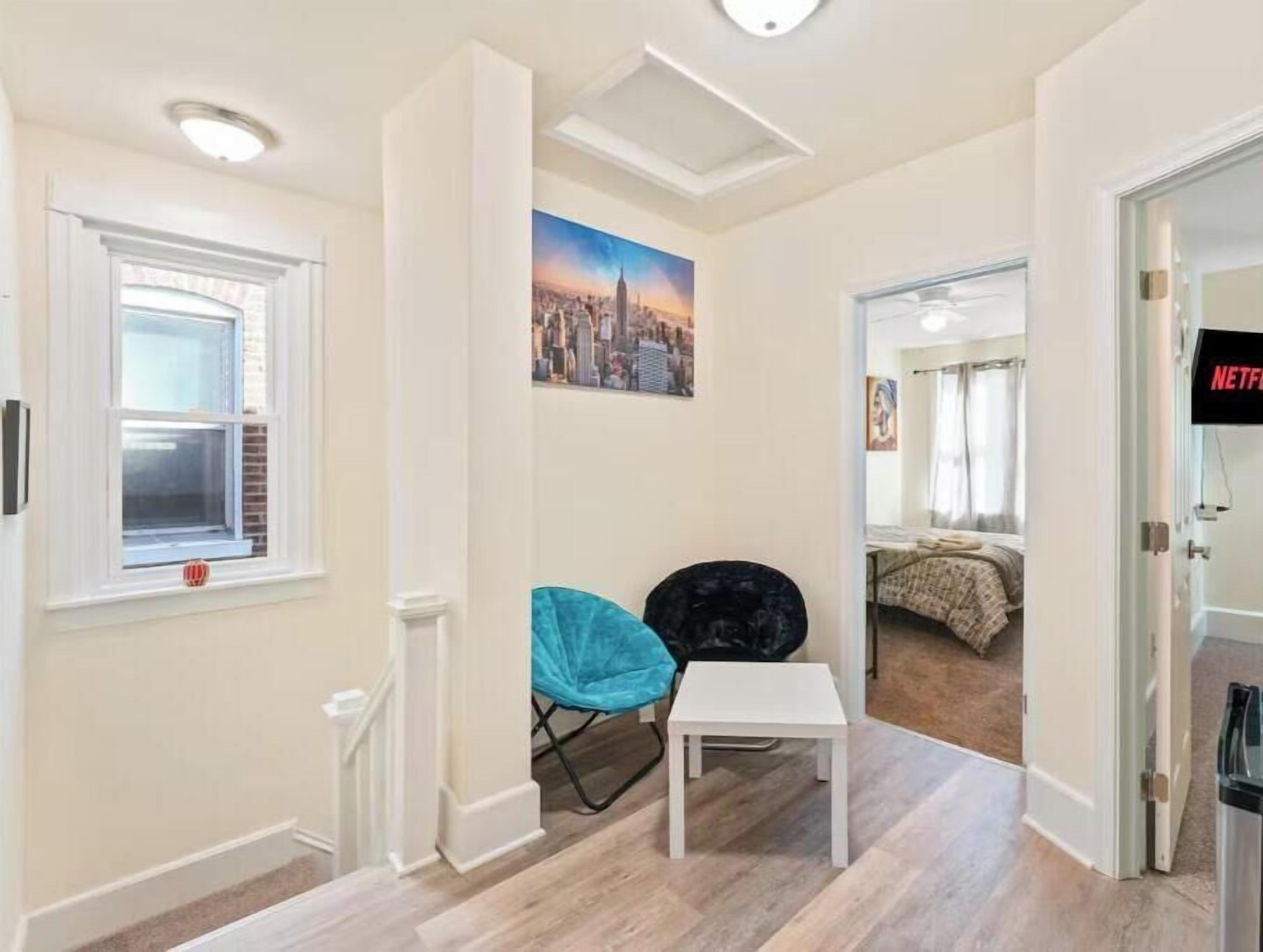 5 bedrooms, iron/ironing board, WiFi, bed sheets