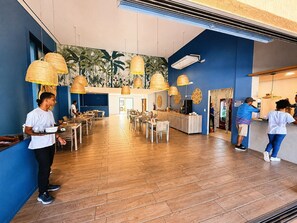 Apartment | Dining - Hosts BR - Estúdio Eco Resort Carneiros (Tamandaré)
