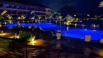 Apartemen Eksklusif | Kolam renang | Kolam renang outdoor