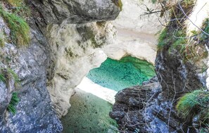 Unclassified image, 5 of 21, button