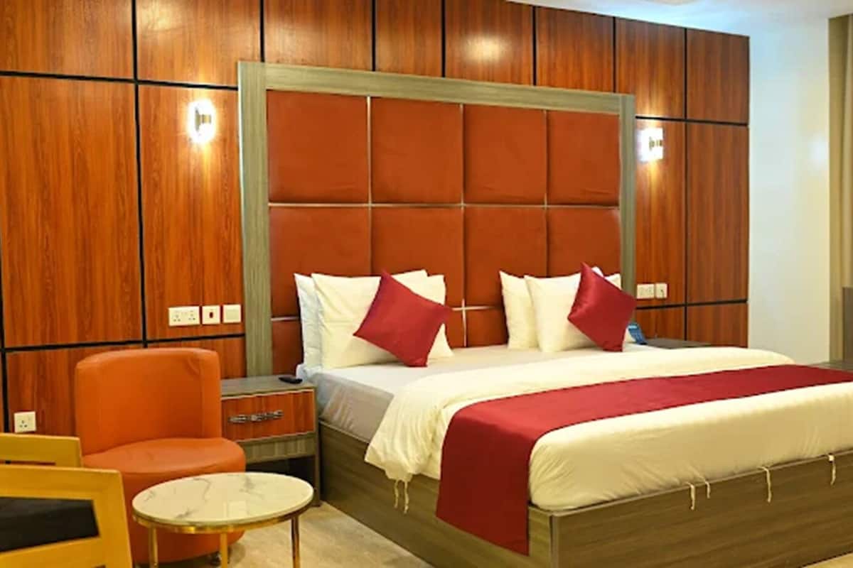 Classic Apartment | Blackout drapes, free WiFi
