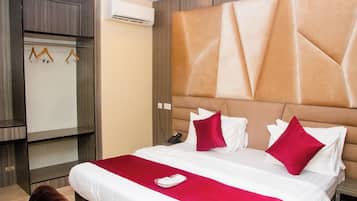 Classic Apartment | Blackout drapes, free WiFi