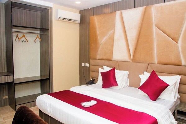 Classic Apartment | Blackout drapes, free WiFi