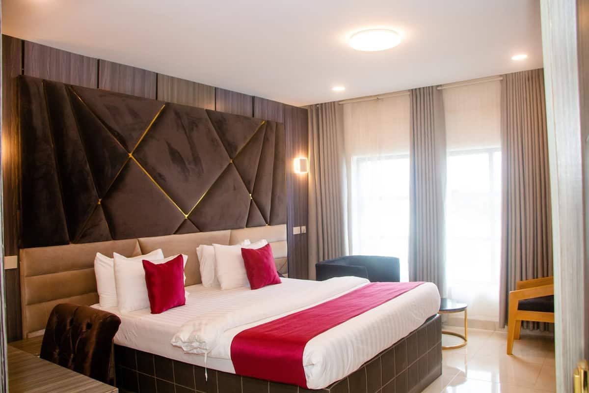 Executive Room | Blackout drapes, free WiFi