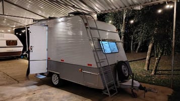Mobile Home, Lanai