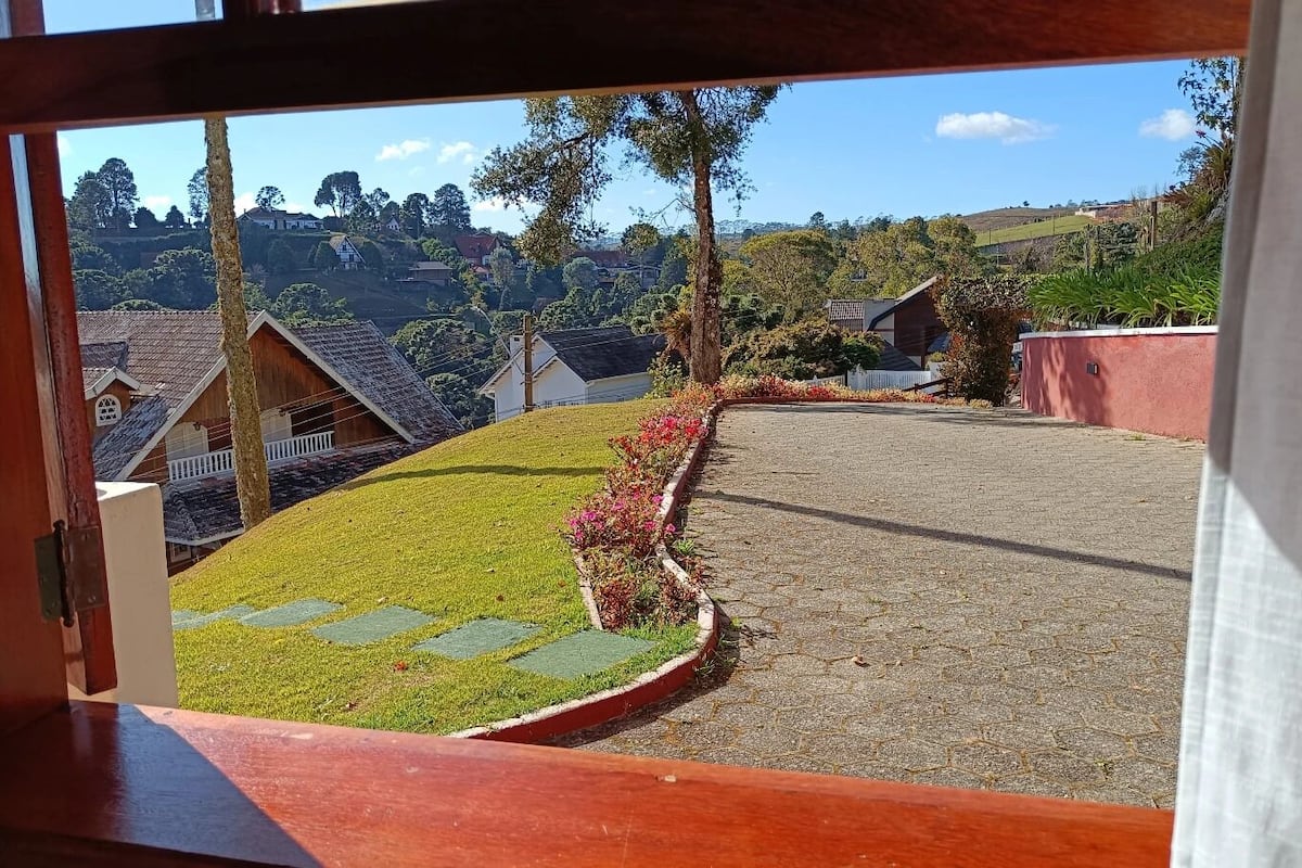 Classic Chalet | Iron/ironing board, free WiFi