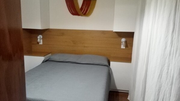 5 bedrooms, WiFi, bed sheets