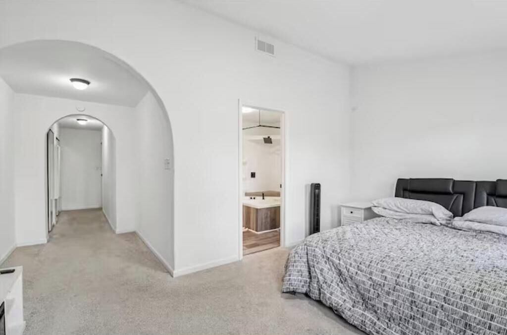 3 makuuhuonetta, silitysrauta/-lauta, Wi-Fi, vuodevaatteet