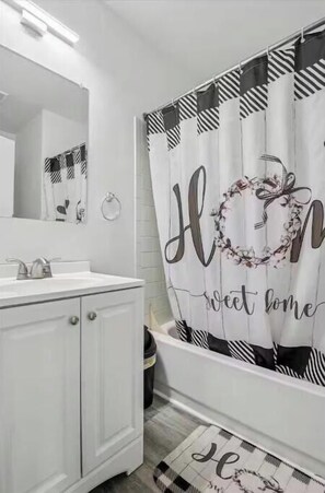 Dusche, Handtücher, Seife, Toilettenpapier