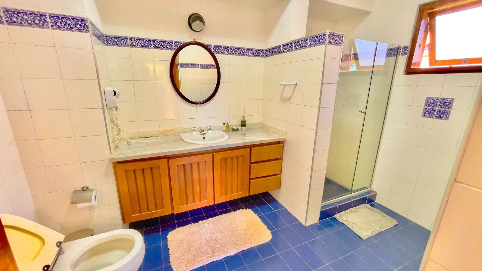 Deluxe Room | Bathroom