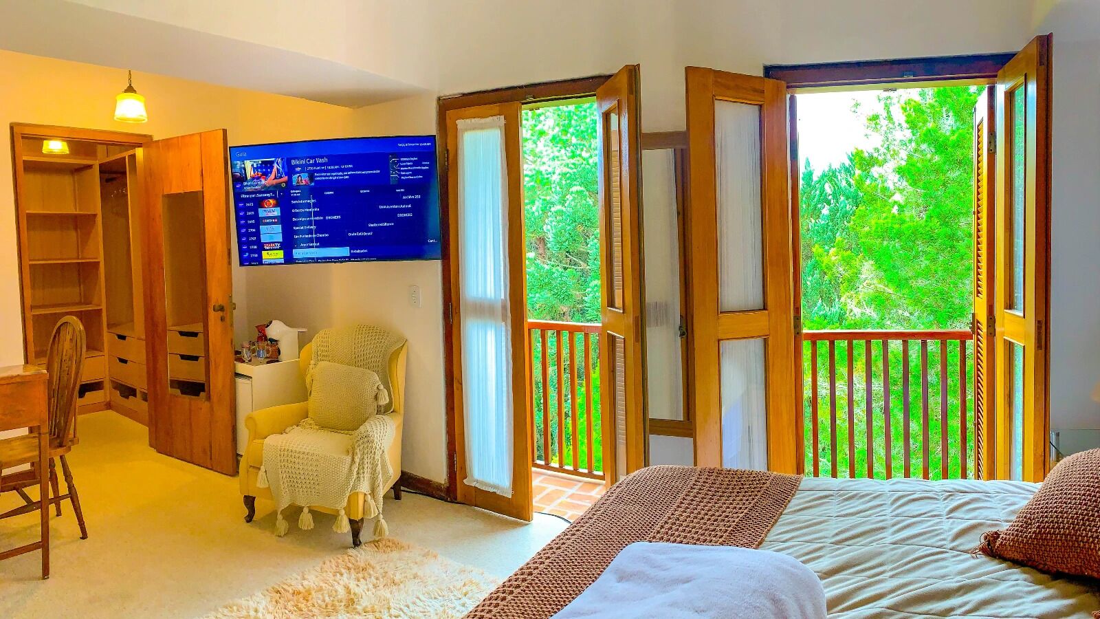 Soundproofing, free WiFi