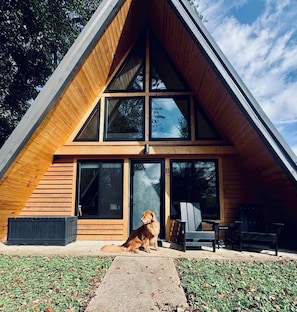Exterior - The A-Frame - 2 Kings - Solo Stove - WiFi - Washer/Dryer - Walk 2 Town - Hammock (Black Mountain)