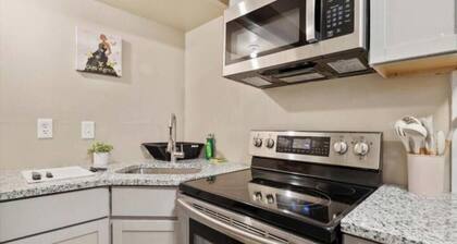 Charming Private 1 BR apartment, King bed - Newark