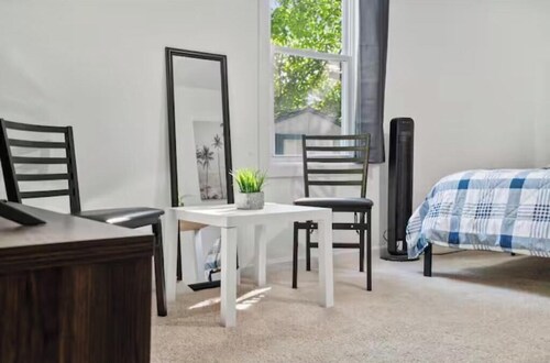 Charming Private 1 BR apartment, King bed - Newark