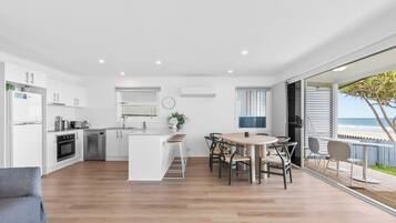 Comfort House, Beach View | Living area