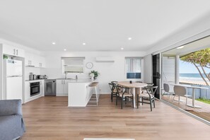 Comfort House, Beach View | Living area