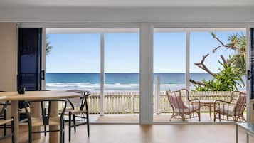 Comfort House, Beach View | Dining room