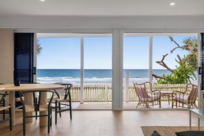 Comfort House, Beach View | Dining room