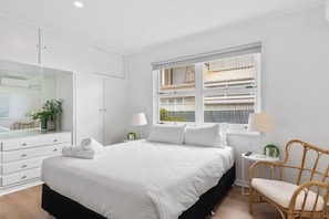 Comfort House, Beach View | Iron/ironing board, cots/infant beds, free WiFi, bed sheets