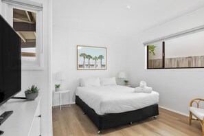 Comfort House, Beach View | Iron/ironing board, cribs/infant beds, free WiFi, bed sheets