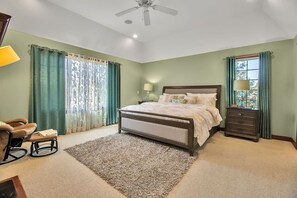 4 chambres, bureau, fer et planche à repasser, lit parapluie