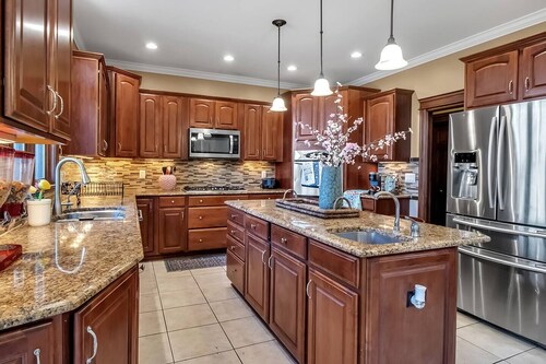 Lakeside 4-Bedroom Retreat with Kids’ Play Area & EV Charger