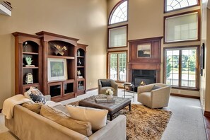 Smart TV, fireplace, ping pong, books - Spacious 4-Bedroom Lakefront Home| Fenced Yard|Nr UB & I-990| Ideal for Families (buffalo)