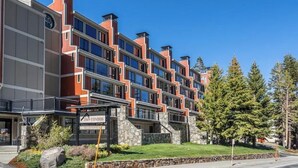 A multi-story hotel with a modern design, featuring a stone facade and large windows. - Canyon View at Canyon Lodge (Mammoth Lakes)