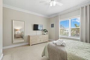 3 slaapkamers, een strijkplank/strijkijzer, wifi, beddengoed