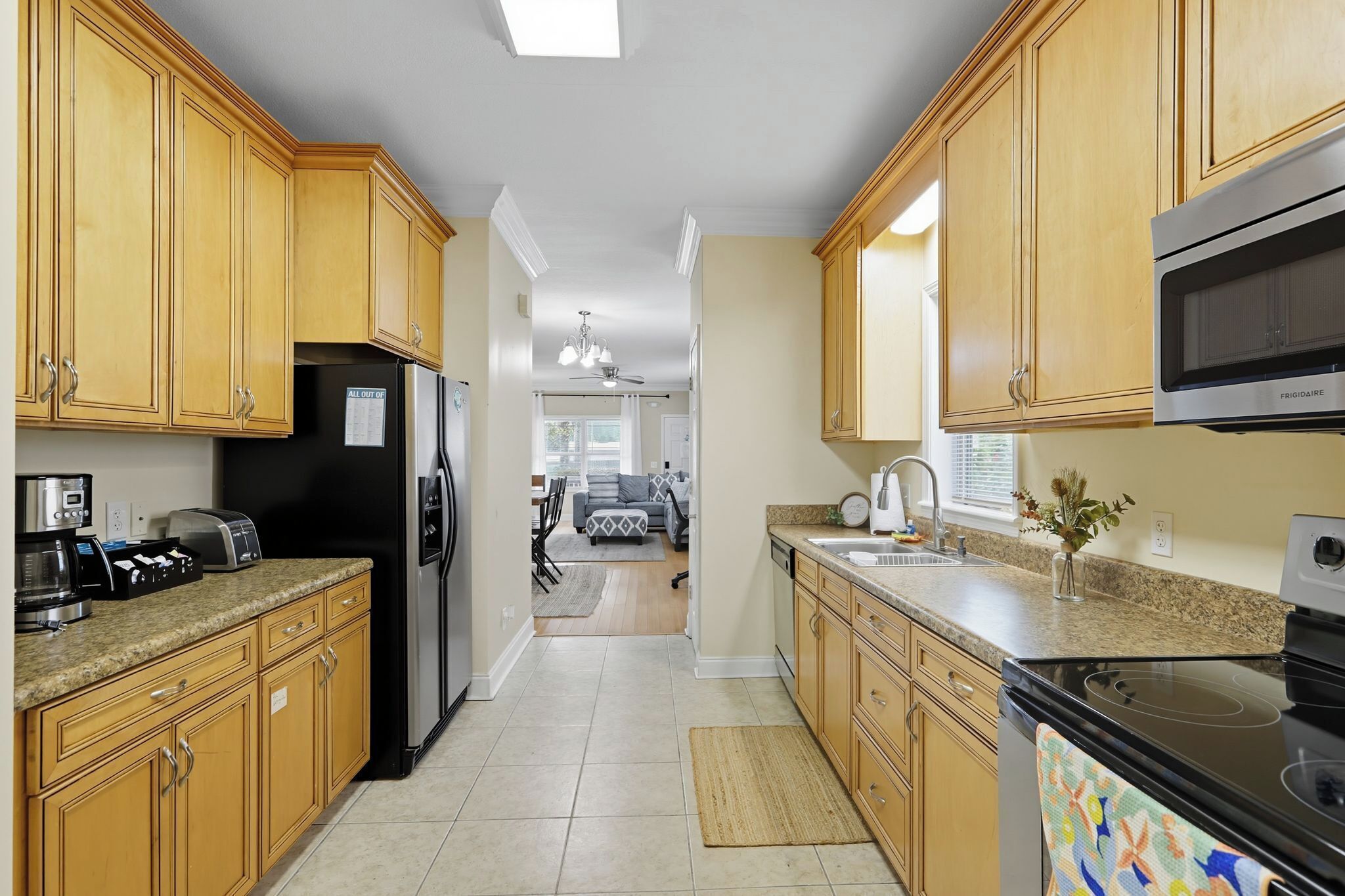 Microondas, horno, parrilla de estufa y lavavajillas 