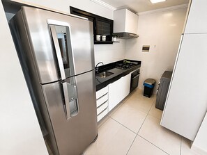 Apartment | Private kitchen - Hosts BR - Flat frente mar (Fortaleza)