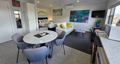 Aart Apartments, Port Lincoln, Studio No 5 Apartment, Open Living CBD Views.