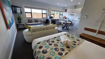 Iron/ironing board, WiFi, bed sheets