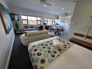 Iron/ironing board, WiFi, bed sheets