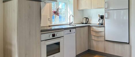 Kühlschrank, Herdplatte, Geschirrspüler