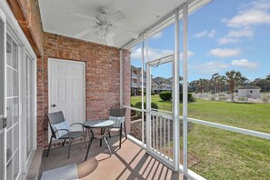 Outdoor dining - First-floor condo near Myrtlewood Golf and Pool (Myrtle Beach)