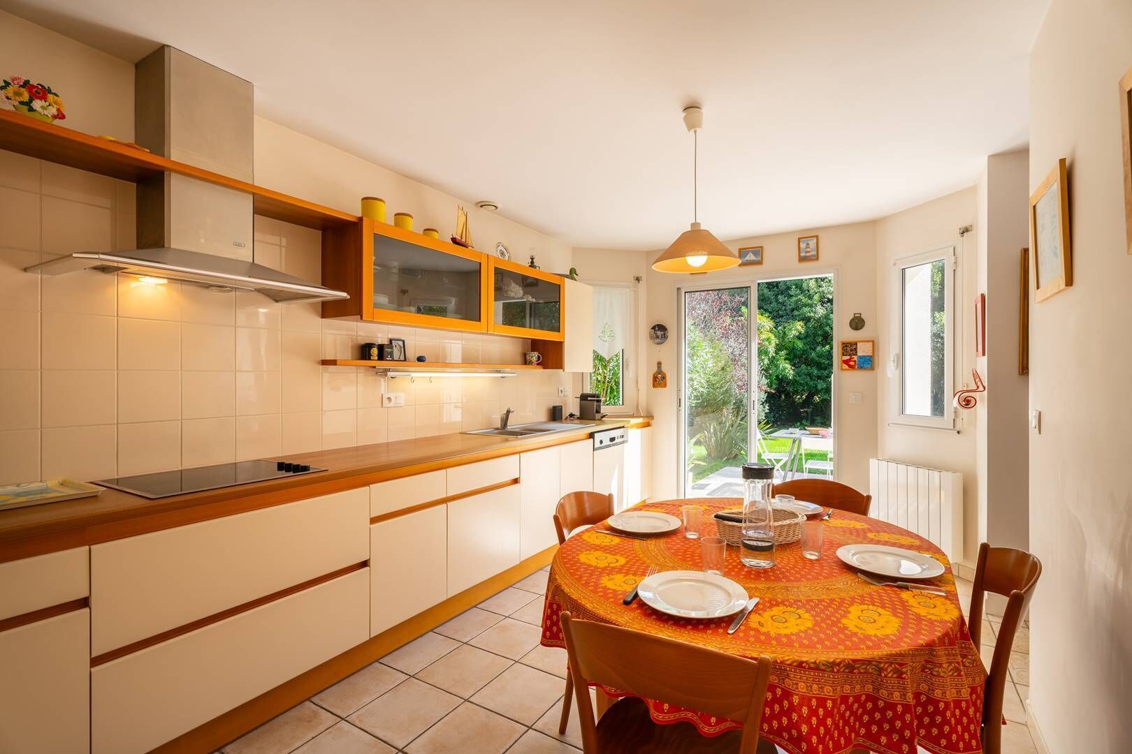 Kühlschrank, Mikrowelle, Ofen, Geschirrspüler