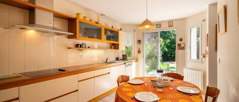 冷蔵庫、電子レンジ、オーブン、食器洗い機