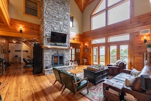 Smart TV, lareira, videogames, pebolim