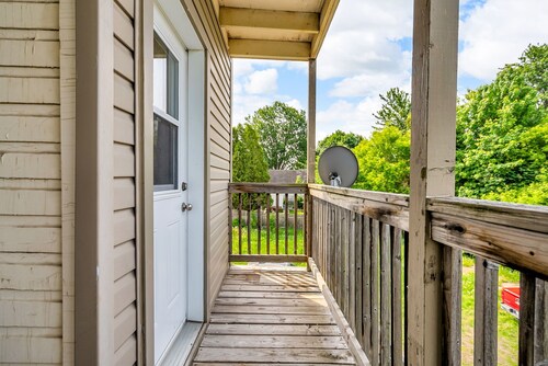 Bright 1-BR APT, Prime Location 5